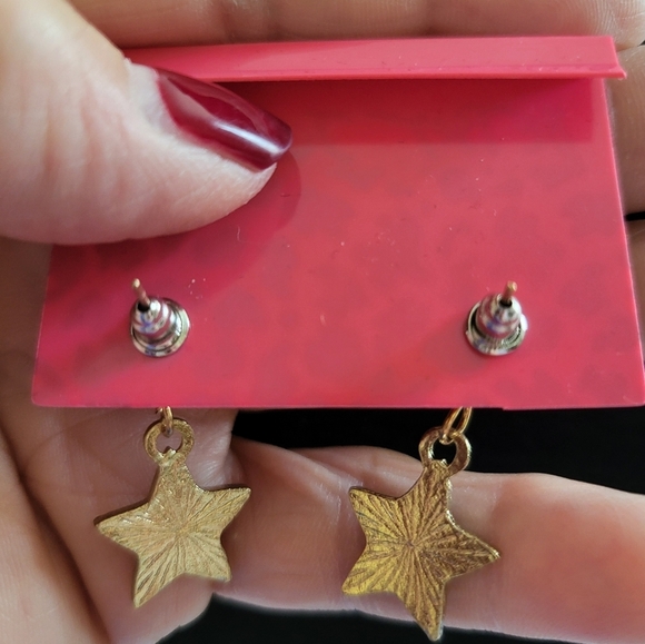 Betsey Johnson Gold and Red Star Earrings with Patriotic Charm New - Picture 5 of 5